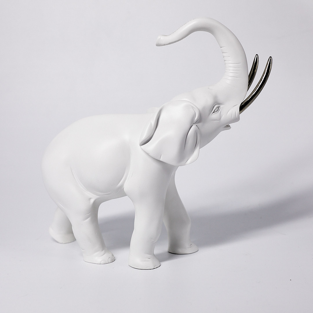 Белые фигурки. Слон ЛФЗ белый. Статуэтка слон Марчелло. Marcello Giorgio статуэтки. Белый слон статуэтка.